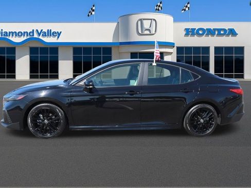 Used 2025 Toyota Camry SE image 9