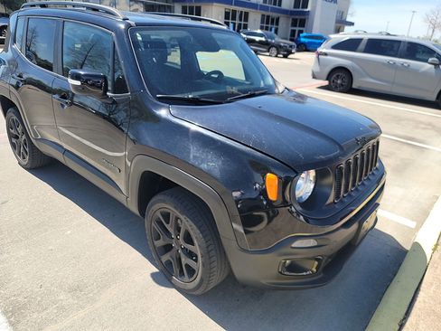 Used 2018 Jeep Renegade Altitude image 3