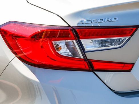 Used 2018 Honda Accord EX-L image 10