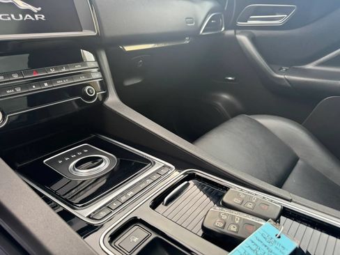 Used 2019 Jaguar F-PACE Premium AWD/4WD image 24