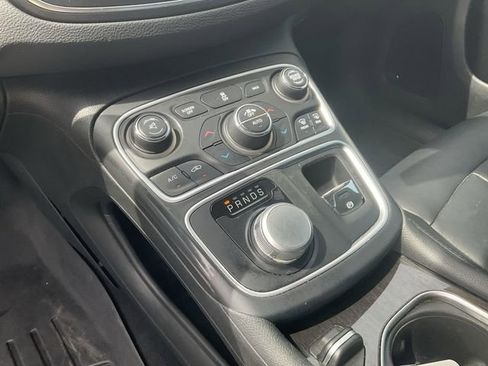 Used 2015 Chrysler 200 C w/ Navigation & Sound Group I image 24