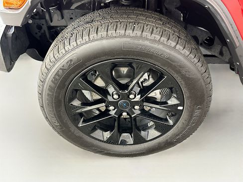 Used 2025 Jeep Wrangler Unlimited Sahara AWD/4WD image 11