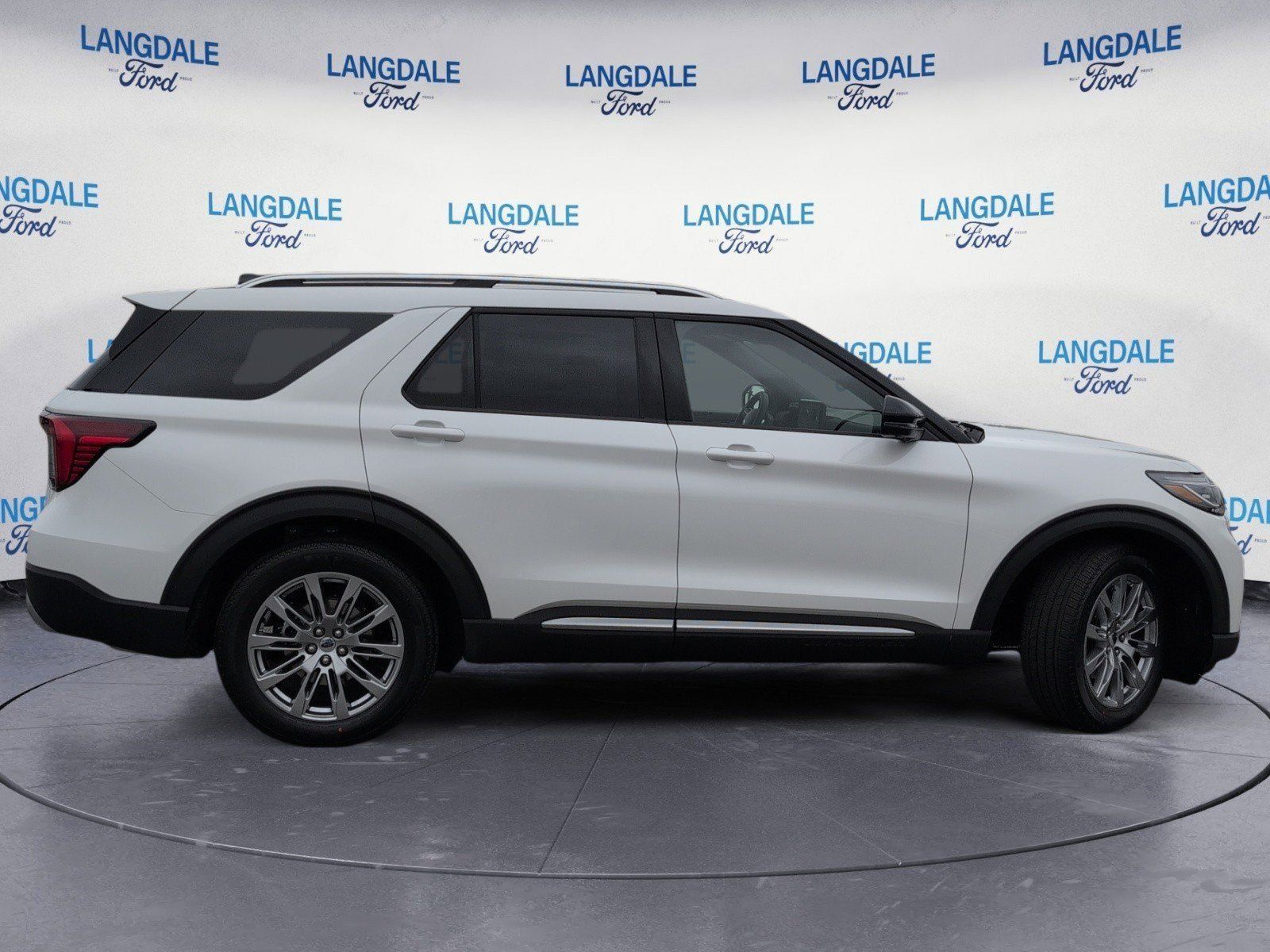New 2026 Ford Explorer Platinum RWD image 3