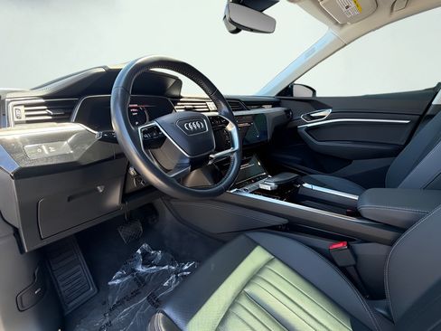 Used 2021 Audi e-tron Premium Plus w/ Premium Plus Package AWD/4WD image 23