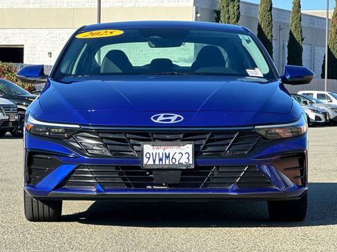 Used 2025 Hyundai Elantra Limited image 9