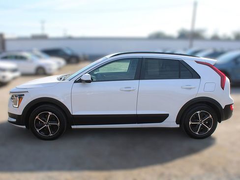 Used 2025 Kia Niro LX image 13