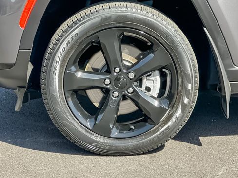 Used 2023 Jeep Grand Cherokee L Limited w/ Black Appearance Package image 38