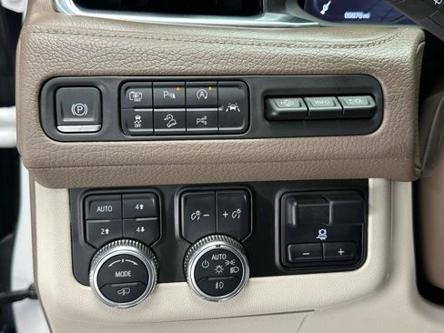 Used 2024 GMC Yukon XL Denali w/ Denali Reserve Package AWD/4WD image 31