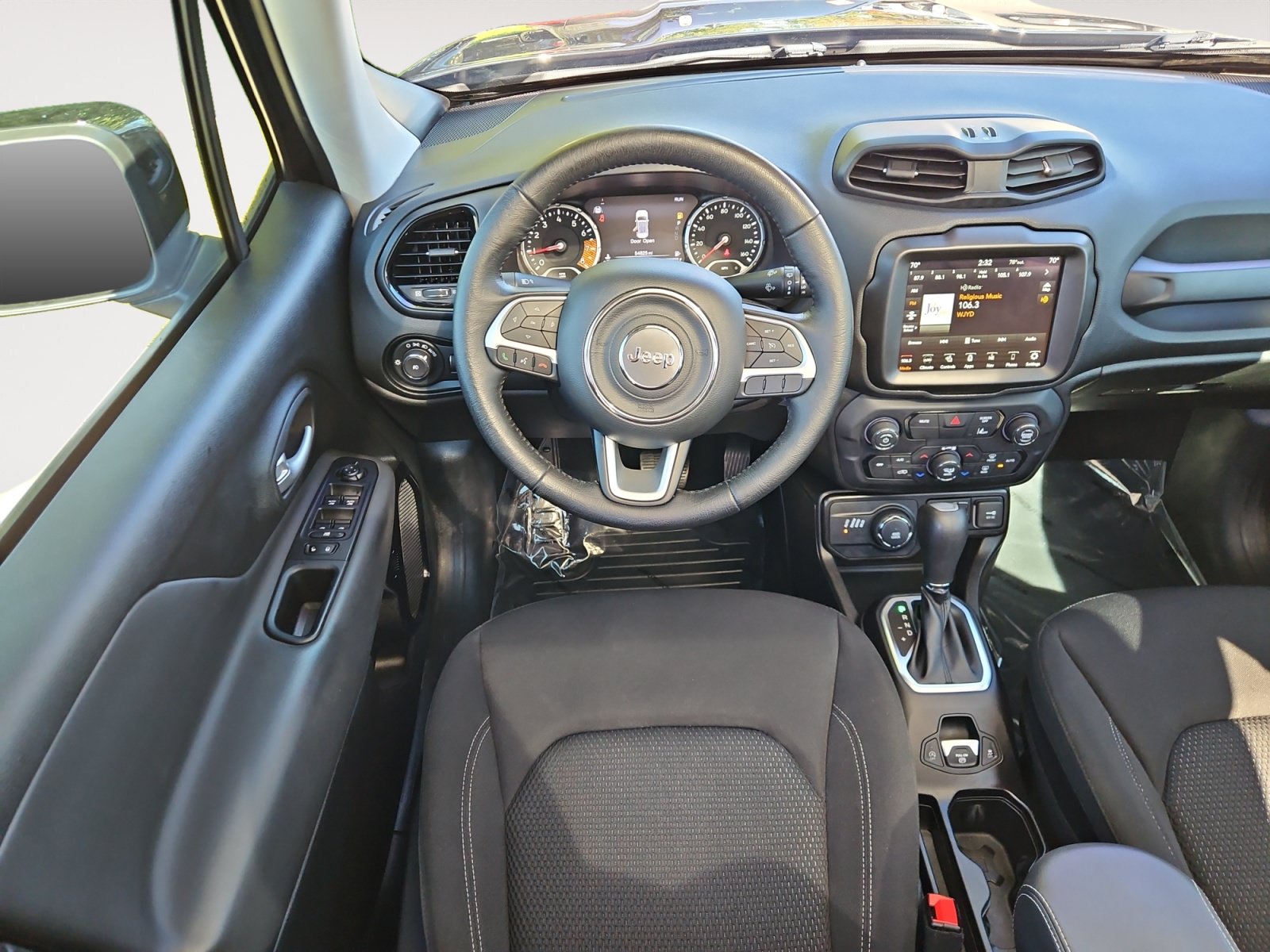 Used 2023 Jeep Renegade Altitude w/ Sun/Sound Group AWD/4WD image 10