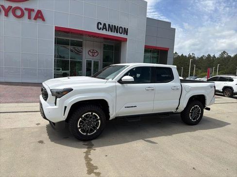 Certified 2025 Toyota Tacoma TRD Sport image 1
