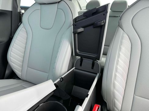 New 2025 Hyundai Elantra Limited w/ Cargo Package FWD image 18