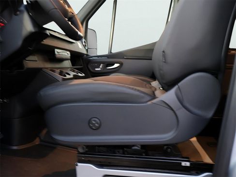 New 2025 Mercedes-Benz Sprinter 2500 image 31