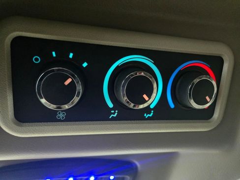 Used 2020 GMC Savana 2500 Extended w/ Enhanced Convenience Package image 40