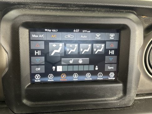 Used 2021 Jeep Gladiator Sport image 19