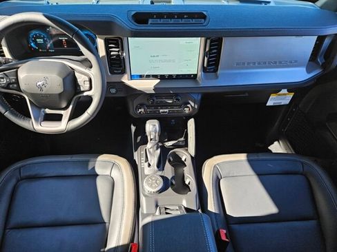 New 2025 Ford Bronco Outer Banks w/ Sasquatch Package AWD/4WD image 10