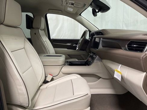 New 2024 GMC Yukon XL Denali w/ Advanced Technology Package image 33