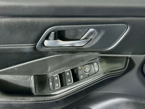 Used 2024 Nissan Rogue SL FWD image 24
