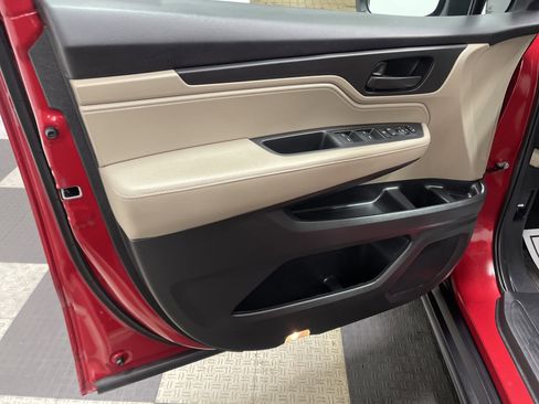 Used 2024 Honda Odyssey EX image 10