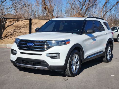 Used 2020 Ford Explorer XLT w/ Equipment Group 202A image 2