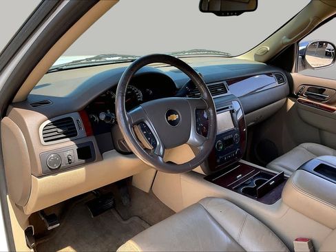 Used 2012 Chevrolet Avalanche LTZ RWD image 16