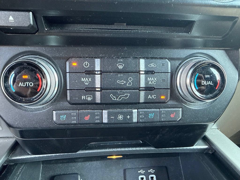 Used 2016 Ford F150 Lariat w/ Equipment Group 502A Luxury AWD/4WD image 14