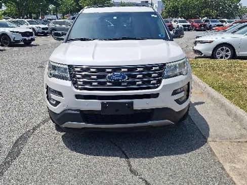 Used 2017 Ford Explorer XLT w/ Equipment Group 202A AWD/4WD image 2