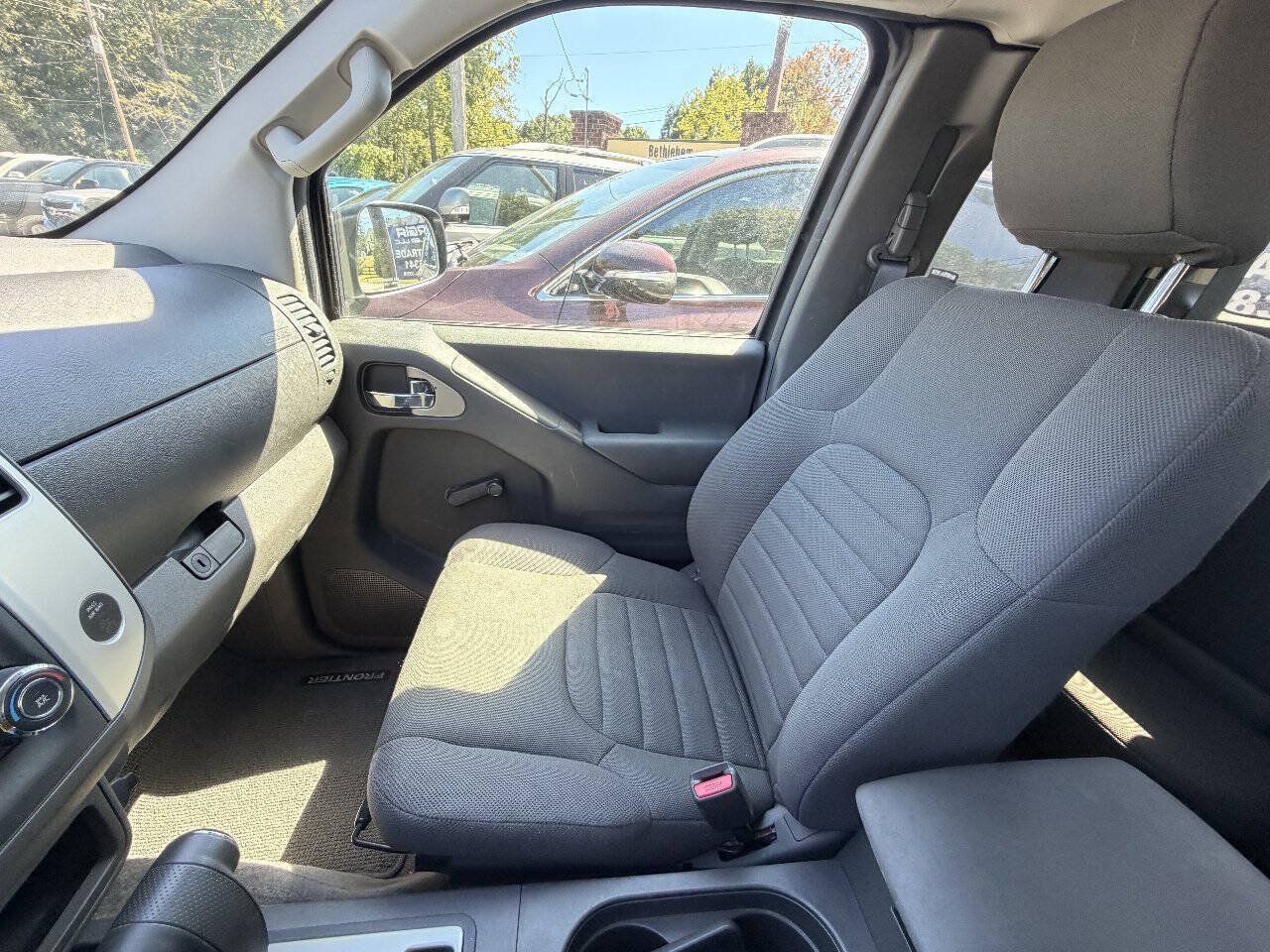 Used 2015 Nissan Frontier S RWD image 24