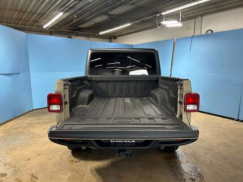 Used 2022 Jeep Gladiator Sport AWD/4WD image 11