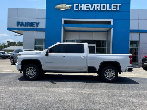 Used 2023 Chevrolet Silverado 2500 High Country w/ Z71 Off-Road Package AWD/4WD image 2