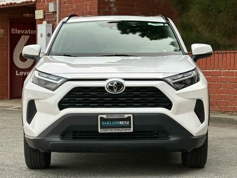 Used 2022 Toyota RAV4 XLE image 9