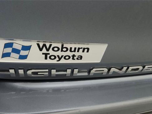 Certified 2022 Toyota Highlander XLE image 25