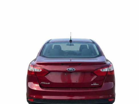 Used 2014 Ford Focus SE w/ SE Winter Package FWD image 5