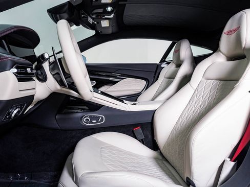 Used 2024 Aston Martin DB12 Coupe image 20