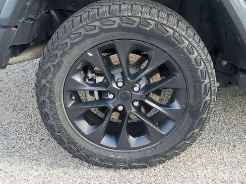 Used 2025 Jeep Wrangler Unlimited Sahara AWD/4WD image 5