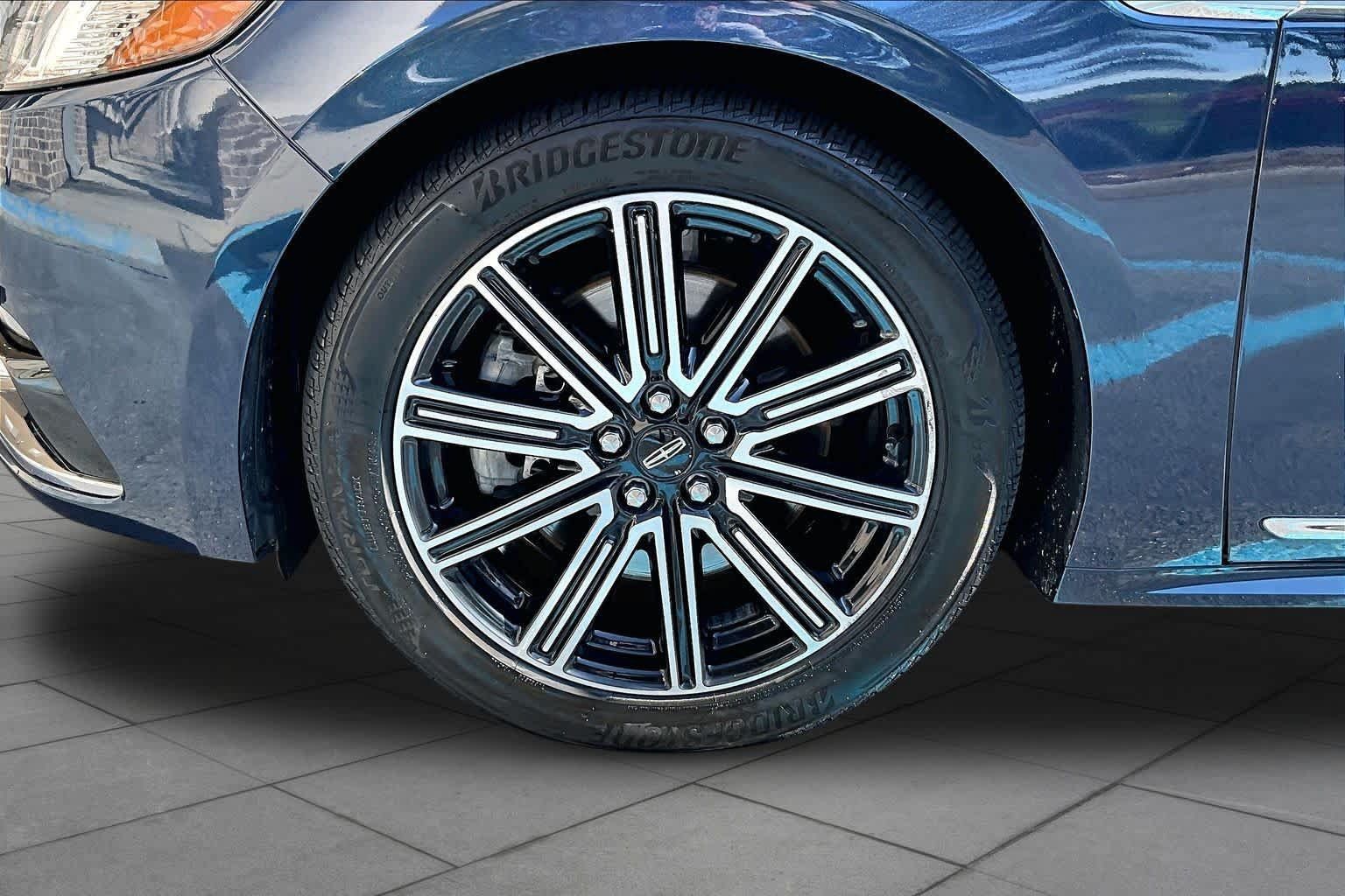 Used 2017 Lincoln Continental Reserve w/ Climate Package FWD image 11