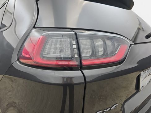 Used 2022 Jeep Cherokee Trailhawk w/ Comfort/Convenience Group AWD/4WD image 30