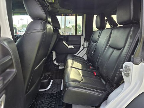 Used 2016 Jeep Wrangler Unlimited Rubicon AWD/4WD image 10