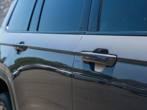 Used 2021 Jeep Grand Cherokee L Laredo AWD/4WD image 19