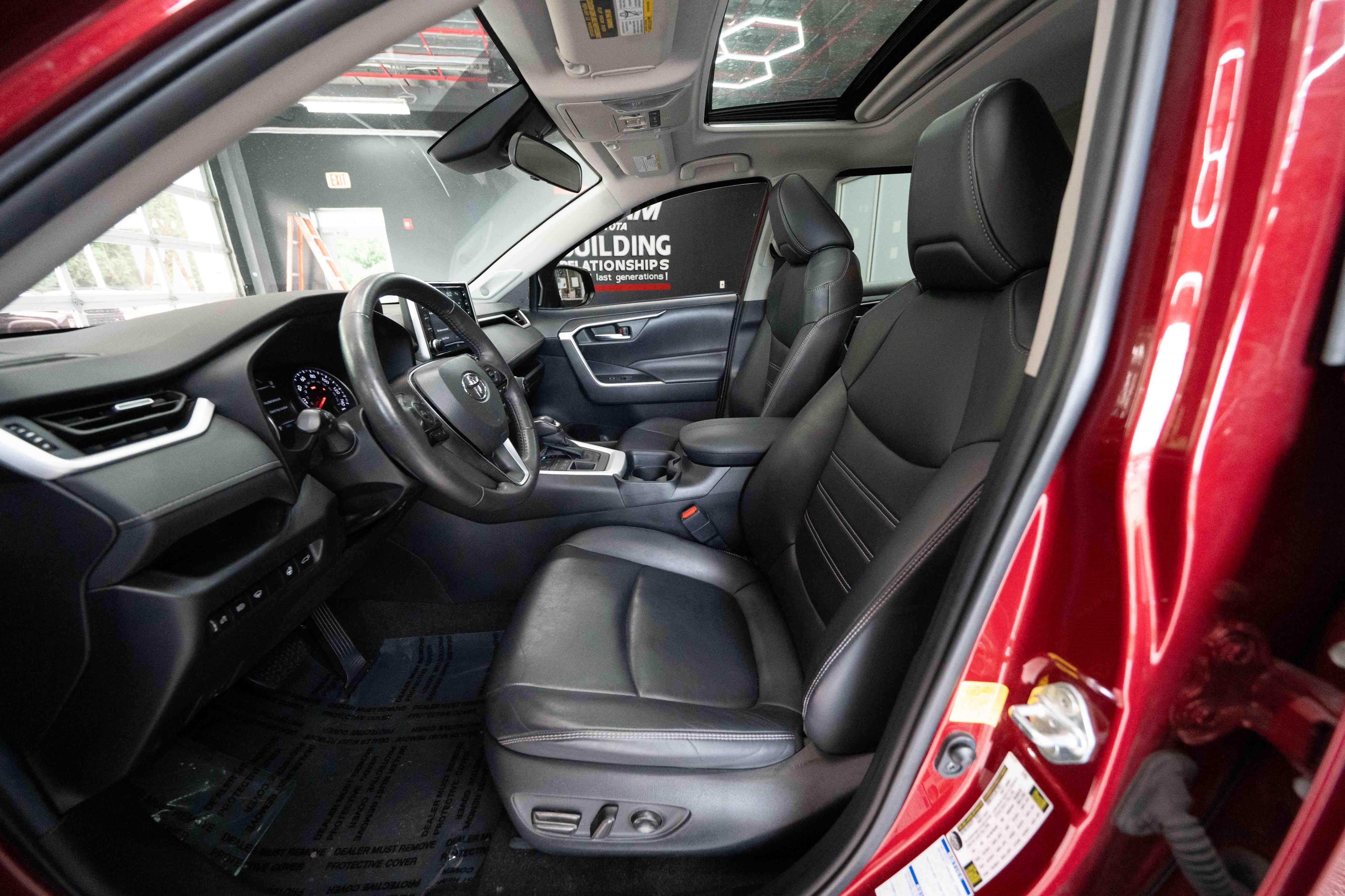Used 2020 Toyota RAV4 XLE Premium AWD/4WD image 9