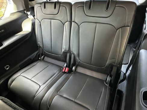 Used 2023 Jeep Grand Cherokee L Limited w/ Black Appearance Package image 20