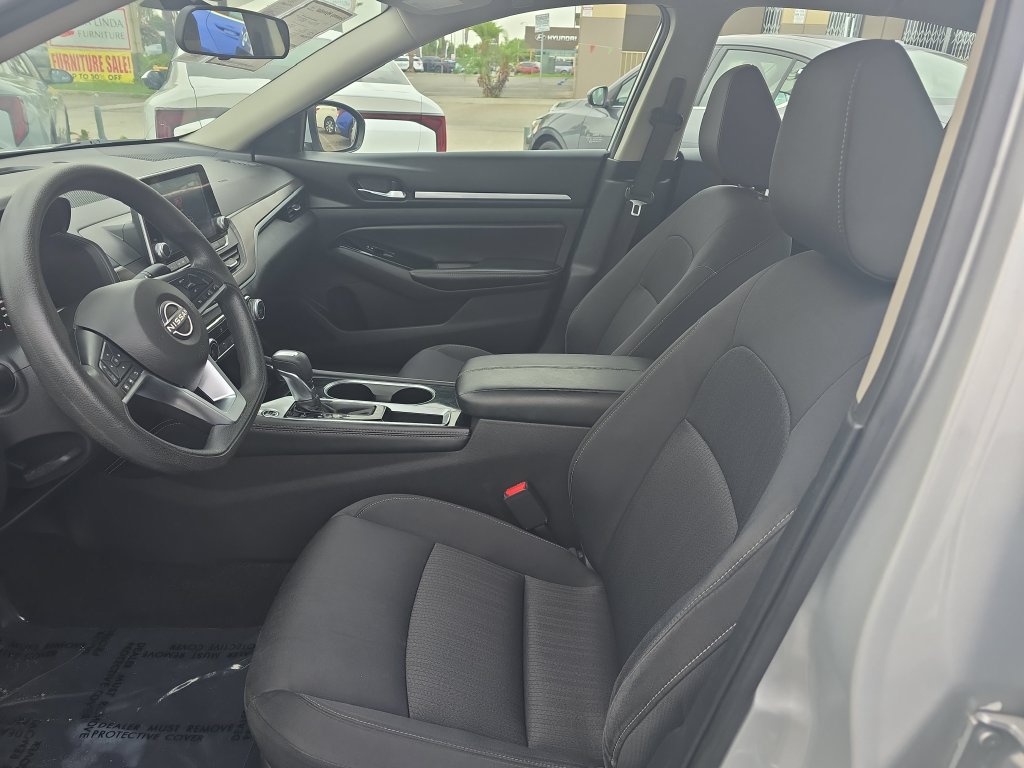 Used 2023 Nissan Altima 2.5 SV FWD image 9