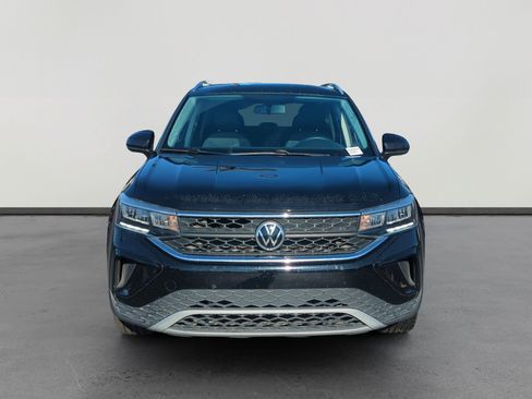 Certified 2022 Volkswagen Taos SE image 8