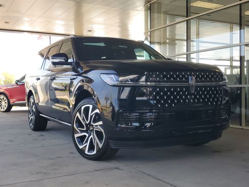 New 2026 Lincoln Navigator L Black Label AWD/4WD image 1
