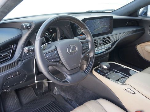 Used 2021 Lexus LS 500 w/ Interior Upgrade Package RWD image 25