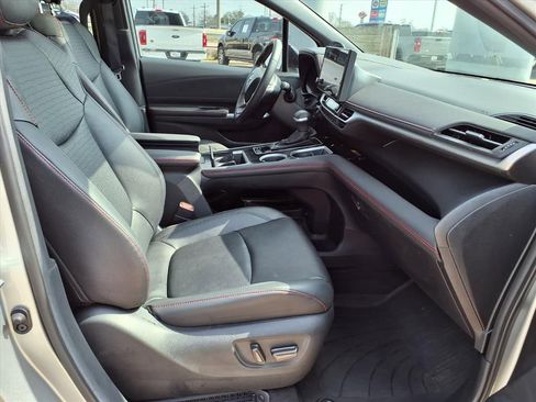 Used 2025 Toyota Sienna XSE w/ XSE Plus Package image 19