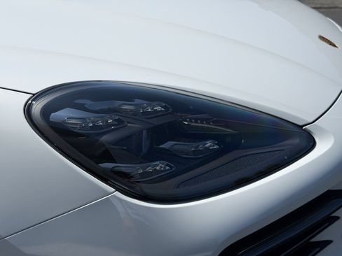 Certified 2022 Porsche Cayenne Platinum Edition AWD/4WD image 13