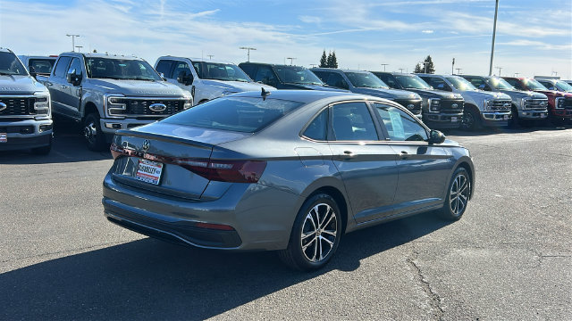 Used 2025 Volkswagen Jetta Sport FWD image 3