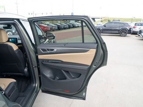 New 2026 Volkswagen Atlas Cross Sport SE image 14