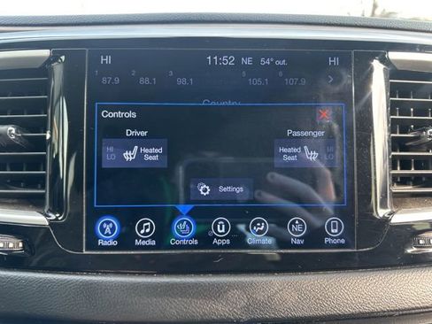 Used 2017 Chrysler Pacifica Touring-L image 36