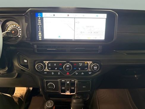 Used 2024 Jeep Wrangler Unlimited Sahara w/ Technology Group AWD/4WD image 20